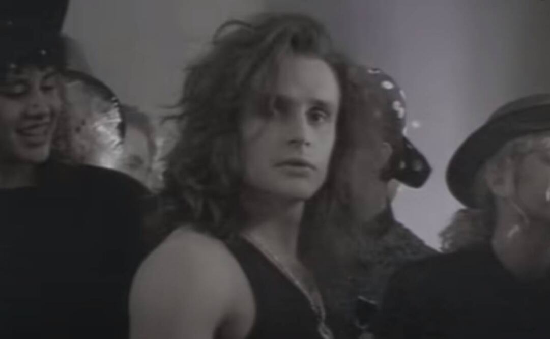 Escena del video del tema "La fuerza del destino", de Mecano. 