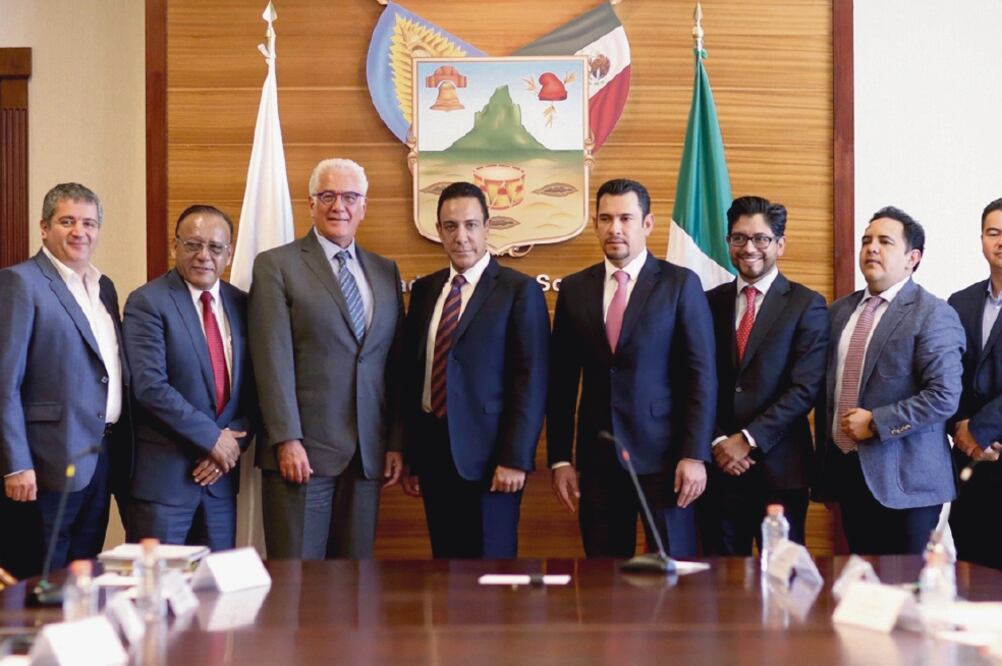 El gobierno estatal y la Canaive acordaron apoyos para la industria textil-vestido. (FOTO: Especial)