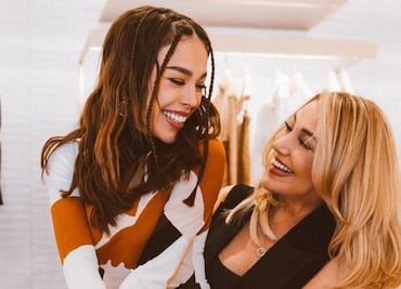 Danna Paola y su hermosa mamá posan juntas con looks Fendi