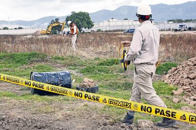 Ordeñan 28 ductos al día, reporta Pemex  