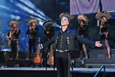 El Potrillo le canta a los grandes