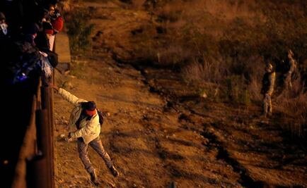 Un centenar de migrantes intenta sin éxito cruzar a EU por Tijuana