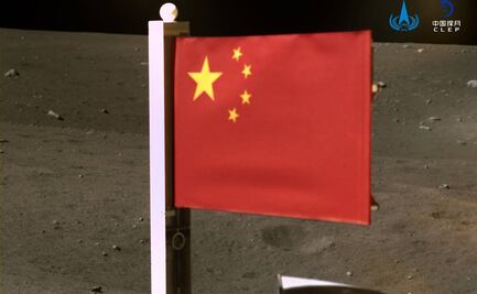 Agencia espacial de China publica imágenes de su bandera desplegada en la Luna