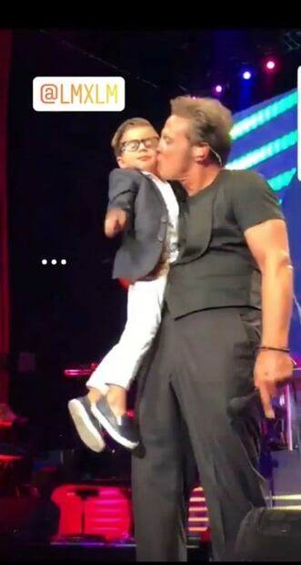 Reaparece Luis Miguel con pantalón de casimir y sudadera