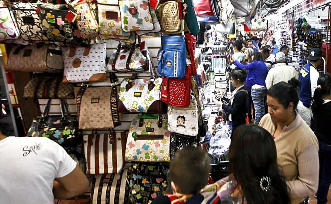 Market selling counterfeit goods in Guadalajara, Jalisco – Photo: José María Martínez/EL UNIVERSAL