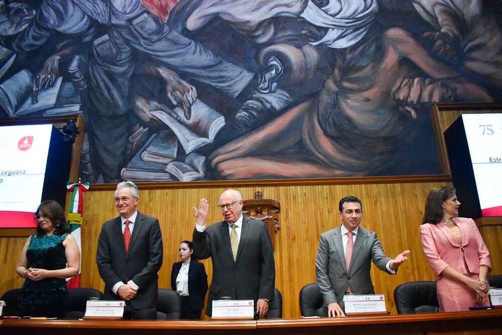 El secretario de Salud José Narro al poner en marcha la Estrategia para la disminución de la ceguera por retinopatía en Guadalajara (Cortesía)