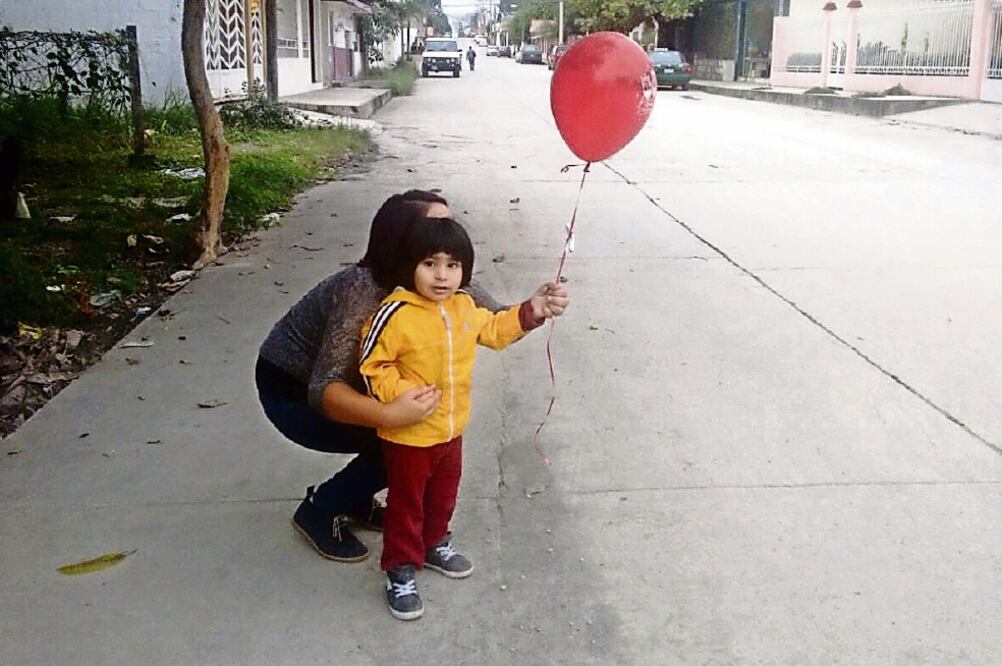 Damara, madre de Icker, lamenta que cuatro personas tengan un amparo para utilizar la hierba con fines recreativos y cierren la puerta al uso terapéutico (ESPECIAL)