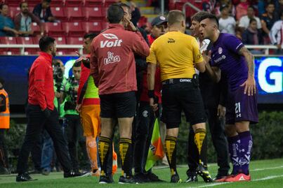 Con polémica, Chivas derrotó a Toluca