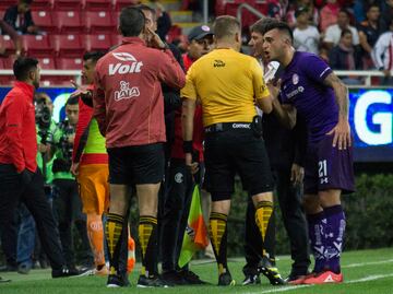 Con polémica, Chivas derrotó a Toluca