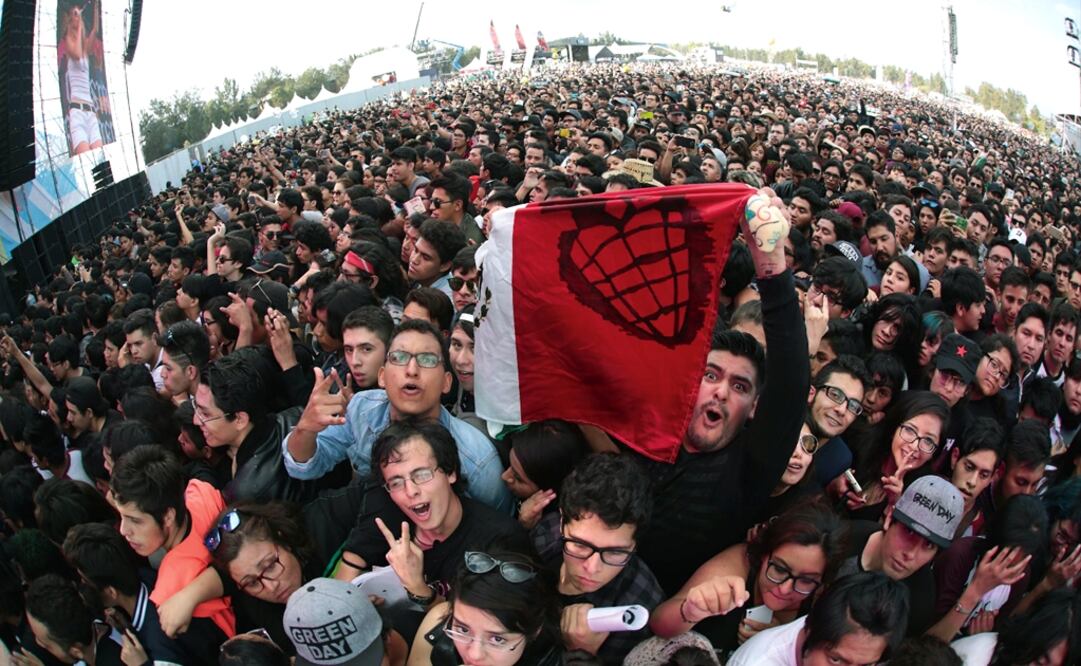 Thousands of people cheered for the English band Crystal Fighters at last year's Corona Capital Music Festival - Photo: Jorge Dan López/EFE
