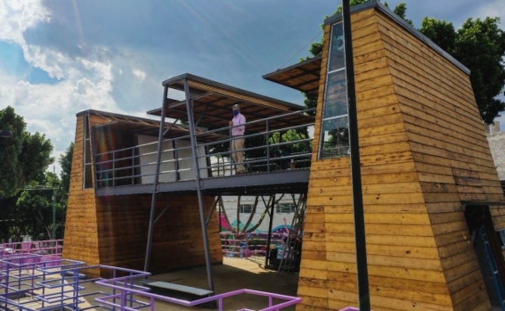 Inauguran Utopía Quetzalcóatl en Iztapalapa con un avión-biblioteca