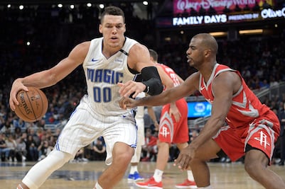 Los Rockets derrotan a Magic