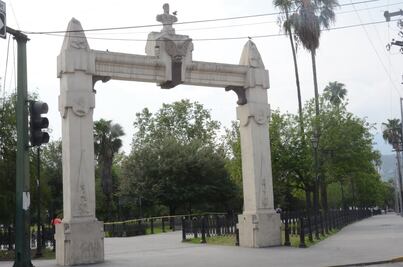 Acordonan alameda de Monterrey para evitar concentraciones ante Covid-19