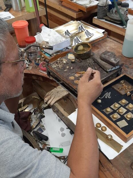 Conoce el taller de joyería de Daniel Espinosa