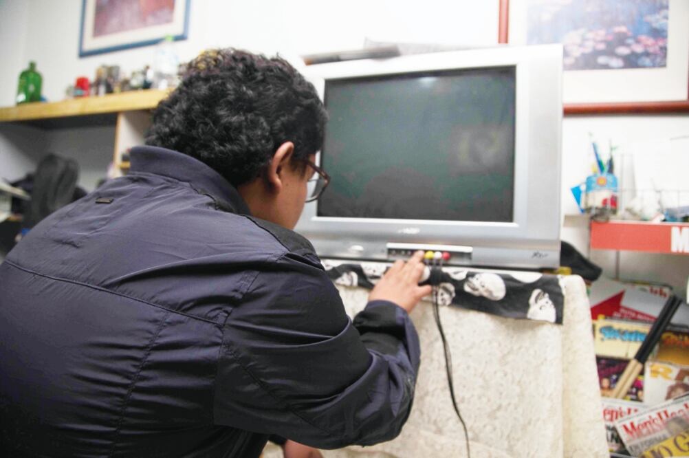 La entrega de televisores creció de 35 mil a 60 mil por día para cumplir con las 9.7 millones para fin de año (ARCHIVO EL UNIVERSAL)