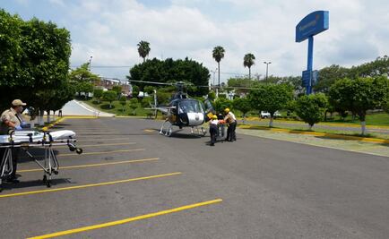 Trasladan en helicóptero a mujer embarazada tras accidente en Cuautla