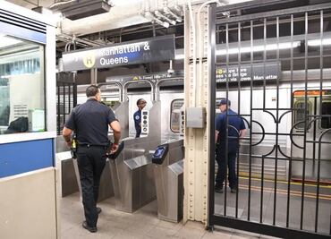 Nueva York instalará detectores de armas en el metro pese a descenso en delincuencia