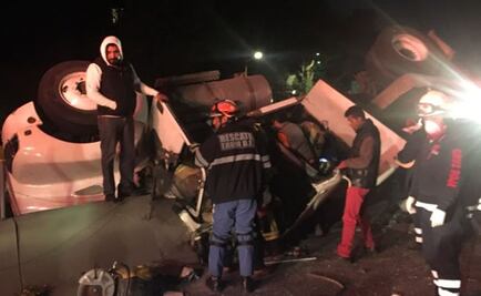 Cierran la México-Toluca por volcadura de tráiler, a la altura de La Marquesa