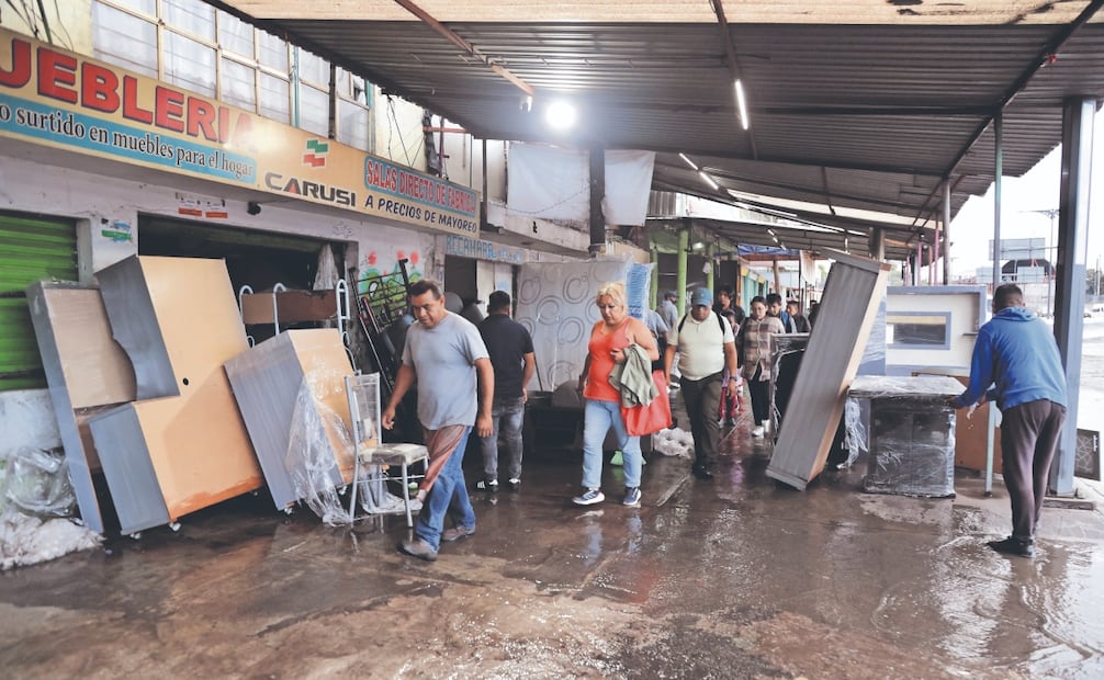 La zona de la Concordia se anegó y dañó a locatarios. Foto: Luis Camacho/ EL UNIVERSAL