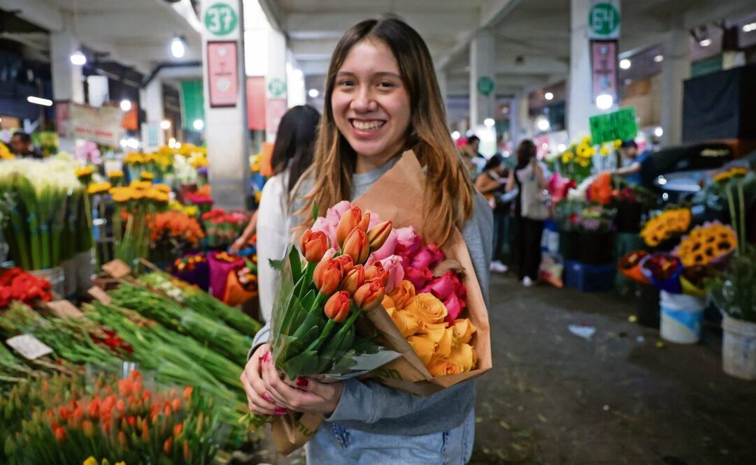 Natalia Ortiz aseguró que le ha regalado flores a su novio durante sus dos años de relación. (13/02/2025) Foto:Luis Camacho|El Universal
