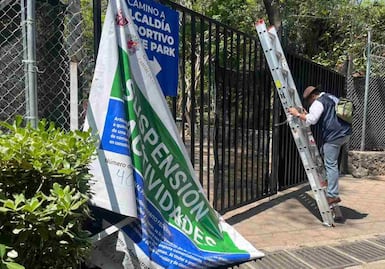 Levantan sellos de suspensión en Parque Lira de forma provisional; comienza retiro de estructura del show "Alicia en el País de las Maravillas"