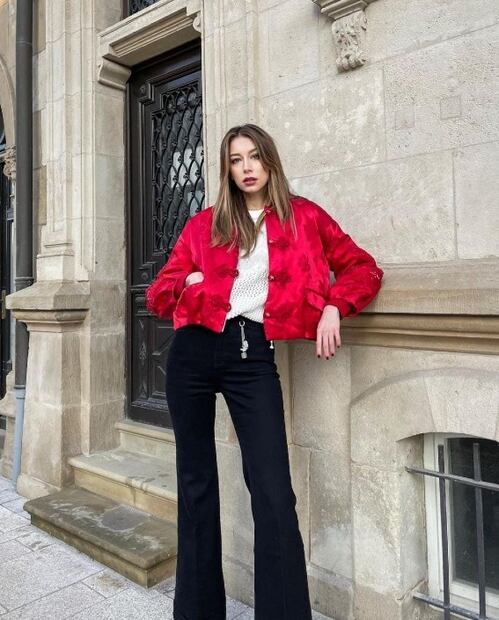 Inspírate en estos looks para San Valentín en tonos rojo y rosa