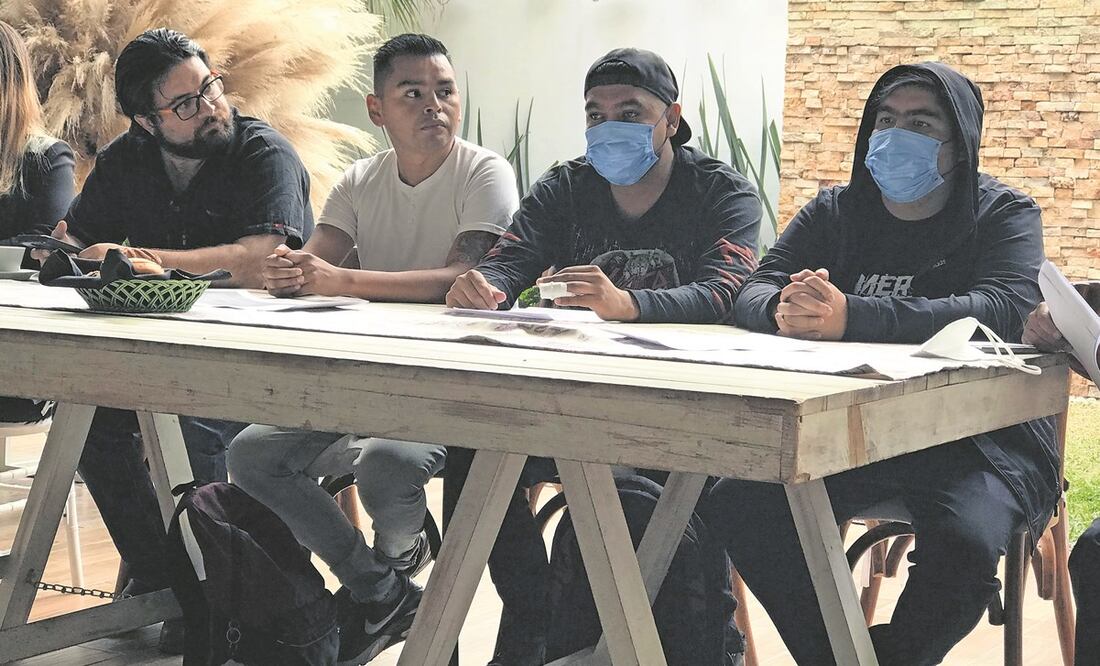 El diputado local Isaac Montoya (primero de izq. a der.), así como regidores de Naucalpan acompañaron a víctimas de abuso policial a denunciar sus casos en conferencia. Foto: Rebeca Jiménez/ EL UNIVERSAL.