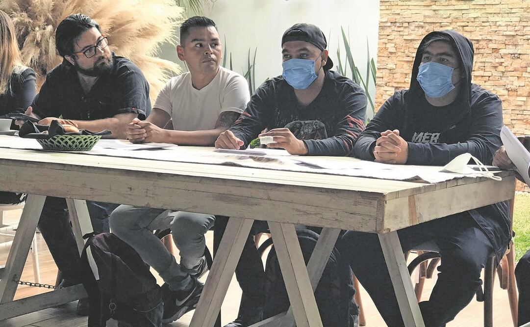 El diputado local Isaac Montoya (primero de izq. a der.), así como regidores de Naucalpan acompañaron a víctimas de abuso policial a denunciar sus casos en conferencia. Foto: Rebeca Jiménez/ EL UNIVERSAL.