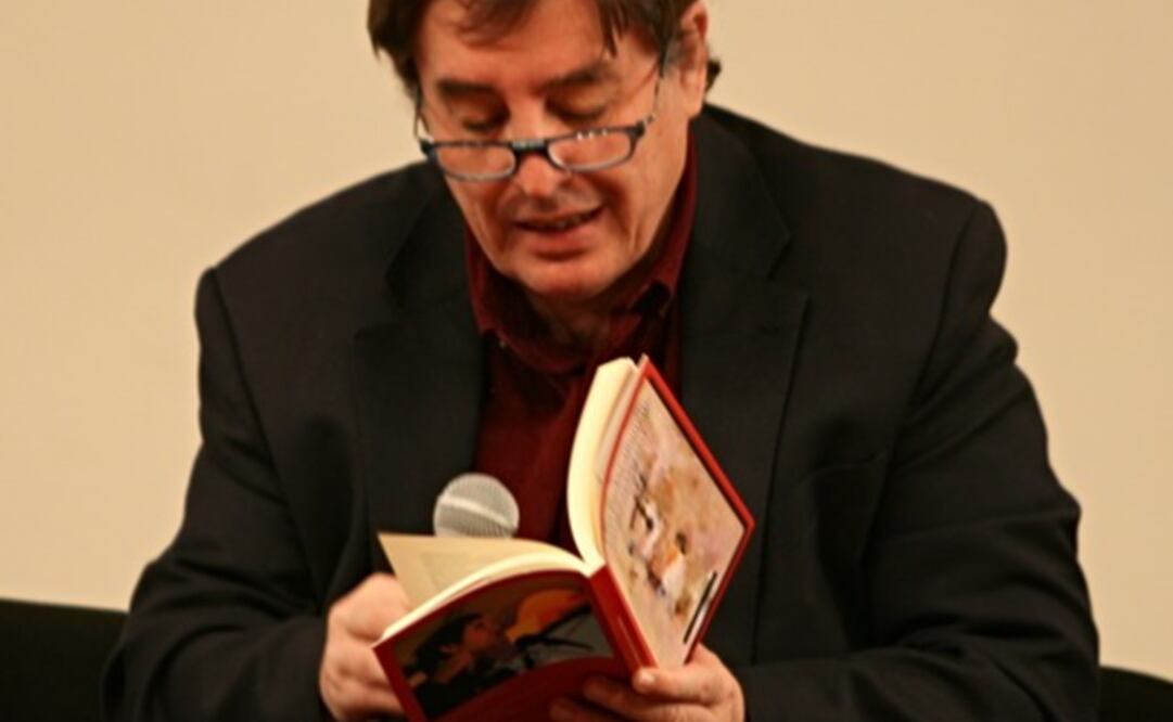 Luis García Montero obtiene el Premio Internacional Carlos Fuentes a la Creación Literaria en el Idioma Español 2024. Foto: Vía Secretaría de Cultura/Elena Juarez/CNL-INBAL.