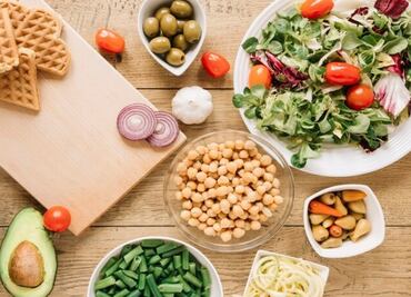 El tipo de dieta que cuida el bolsillo y previene los trastornos neurodegenerativos, según nutricionista