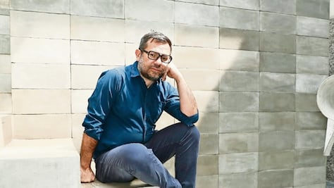 ¿Quién es Pedro Reyes, el artista que creará la escultura de una indígena en lugar del Colón, en Reforma?