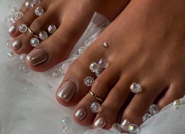 6 ideas de uñas elegantes para lucir en los pies