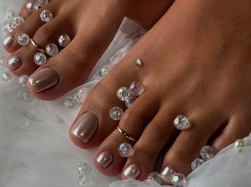 6 ideas de uñas elegantes para lucir en los pies