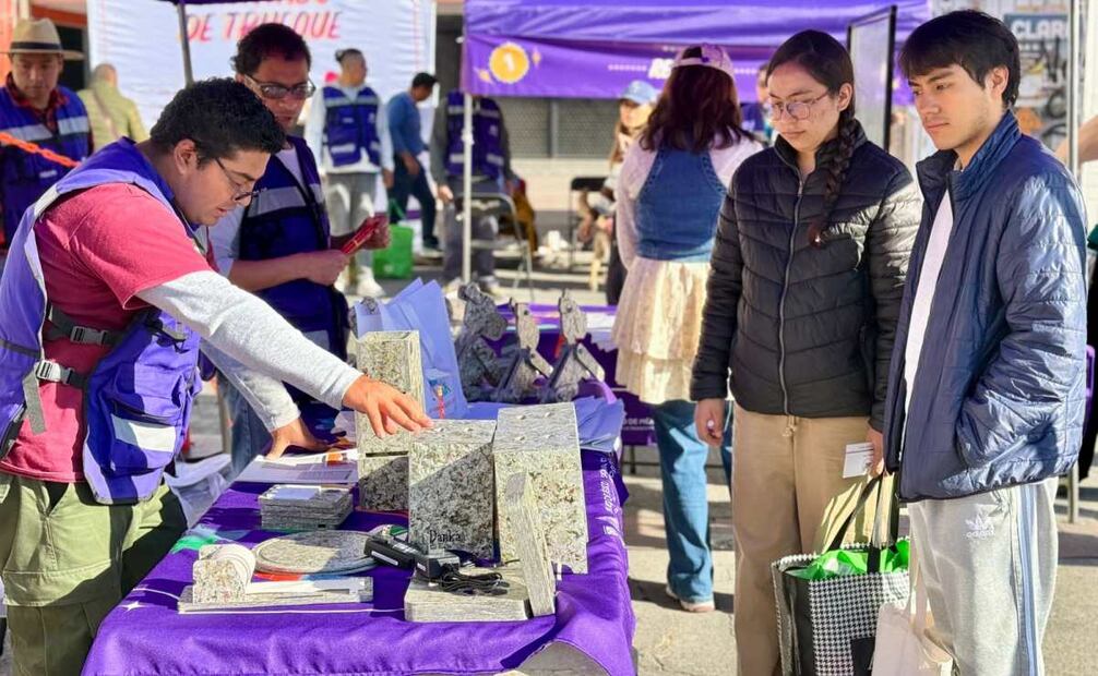 Realizan edición especial del mercado del Trueque en Tlatelolco (16/11/2025). Foto: Especial