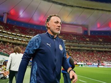 Leyendas de Chivas exigen estabilidad en el proyecto de Gabriel Milito