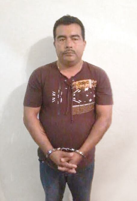 La PGR presentó a Sergio Meza Flores, quien es acusado de los delitos de robo de combustible, extorsión y homicidio (GR-SEIDO)