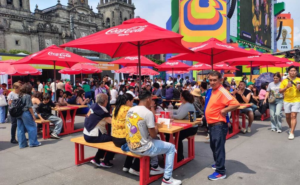Canadienses eligen el FIFA Fan Fest de la CDMX; aseguran que el ambiente supera al de su país.
Foto: Arantxa Meave