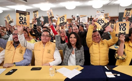 Perredistas arremeten contra ex comisionado para la reconstrucción