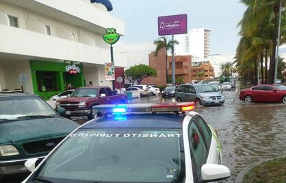 Cierran puerto de Mazatlán a embarcaciones menores por lluvias