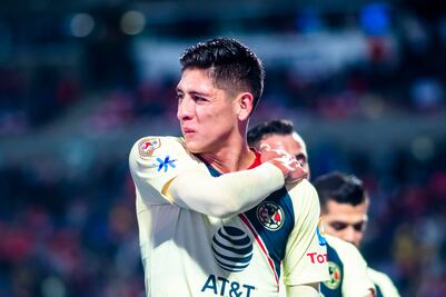 Edson Álvarez se pelea con aficionado en twitter