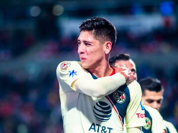 Edson Álvarez se pelea con aficionado en twitter