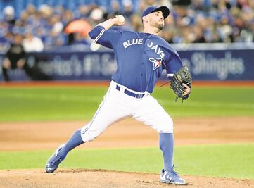 Estrada triunfa con los Jays