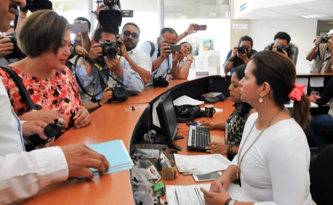 La legisladora fue atendida directamente en el edificio en que despacha el fiscal general Jorge Winckler Ortiz. /Miguel Ángel Carmona - EL UNIVERSAL