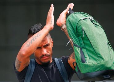 Paulinho no descarta dejar al Barcelona y regresar a China