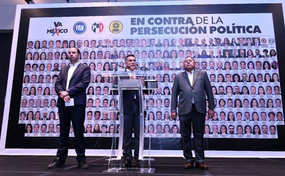 Marko Cortés, Alejandro Moreno y Jesús Zambrano presentaron imágenes de “héroes de la patria”. Foto: Cortesía 