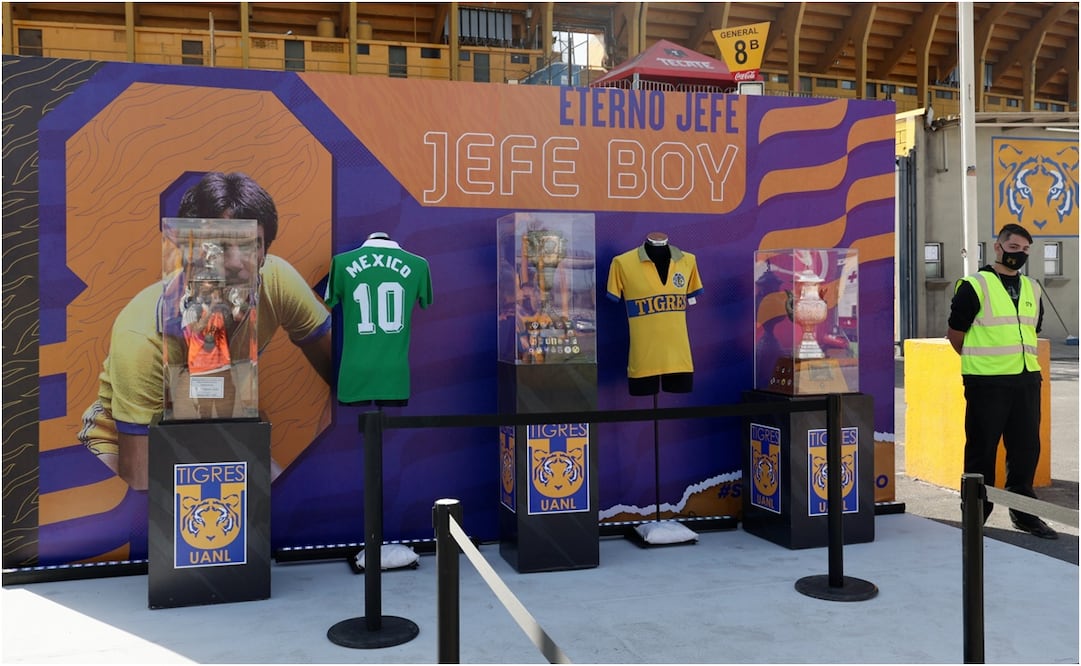 Tigres rinde homenaje a Tomás 'El Jefe' Boy en el Clásico Regio / FOTO: Twitter: @TigresOficial