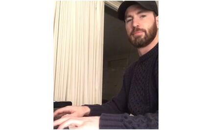 Chris Evans toca el piano y fascina por completo a sus fans 
