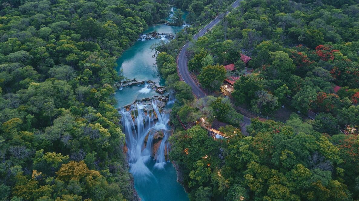 La cascada mide 38 metros de altura. Foto: @NOMADARTE/ Cortesía Turismo de SLP