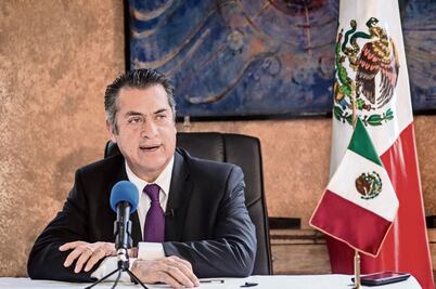 Se le va otra funcionaria al Bronco