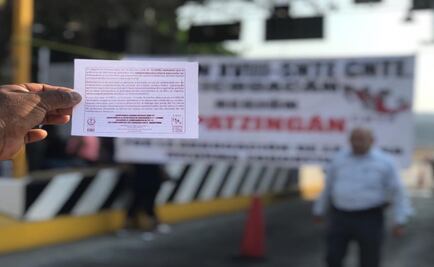 Se movilizan maestros en casetas de Michoacán 